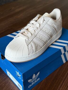 New women’s Adidas SUPERSTAR XLG